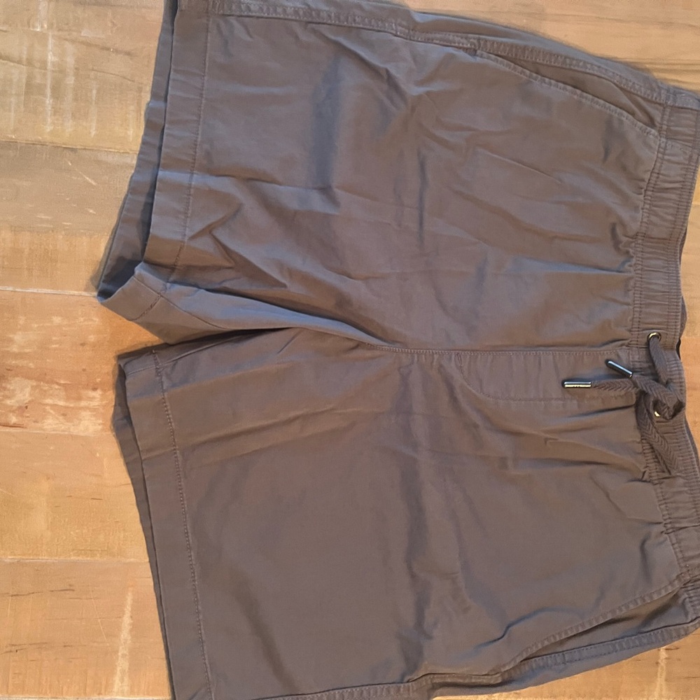 GAP Men's Athletic Gray Shorts